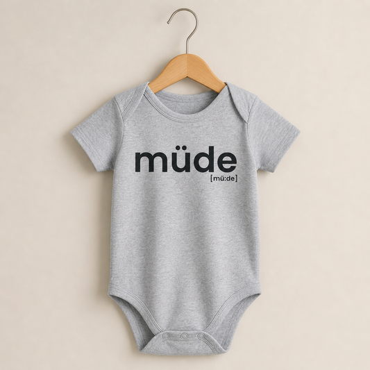 Grauer Baby Body müde von JoisPulse, flach liegend fotografiert