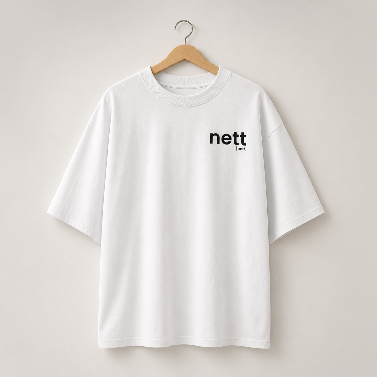 Weißes Oversized T-Shirt nett von JoisPulse, flach liegend fotografiert