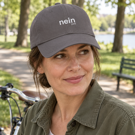 Nein Baseball Cap in Charcoal im Alltag.