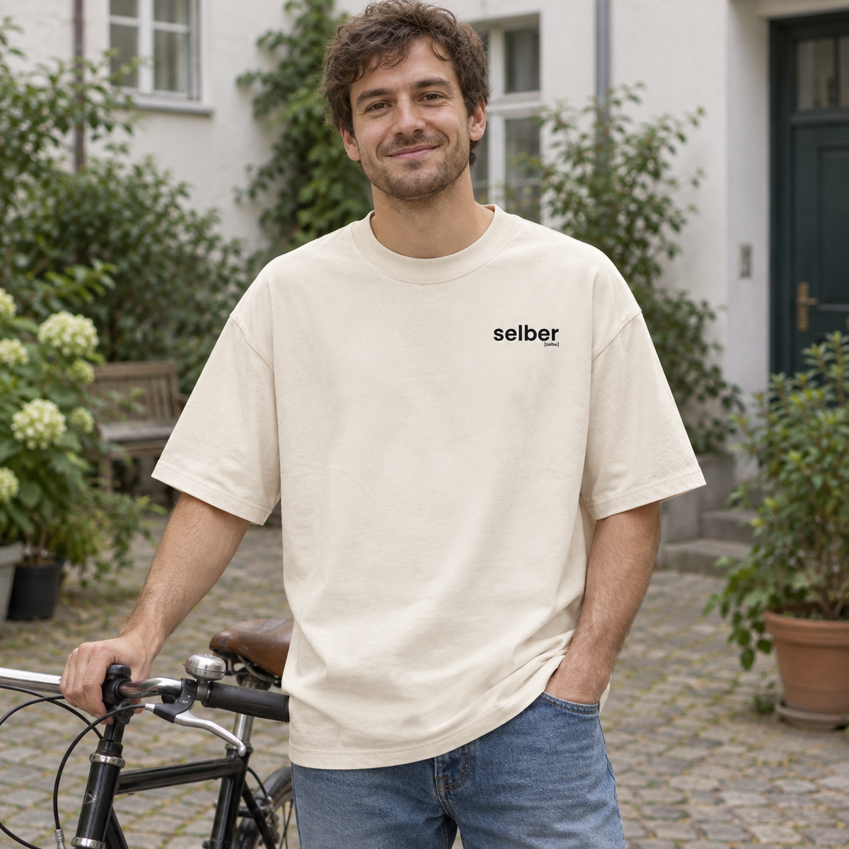 Naturfarbenes Selber Oversize Shirt im Alltag