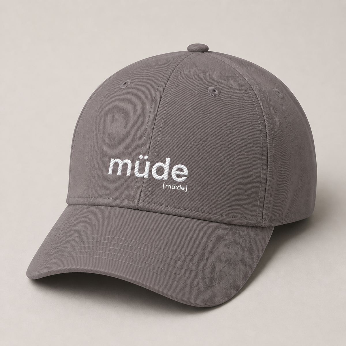 Graues Bio Basecap müde von JoisPulse mit gesticktem Statement
