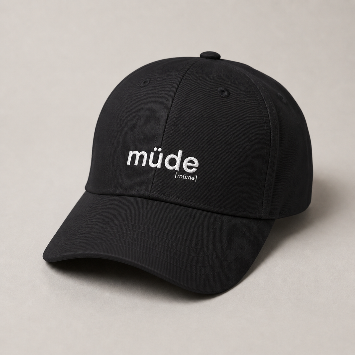 Schwarzes Bio Basecap müde von JoisPulse mit gesticktem Statement