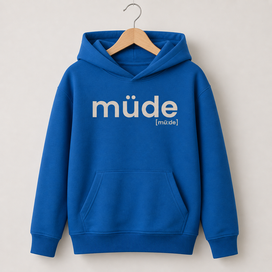 Blauer Kinder Hoodie müde von JoisPulse, flach liegend fotografiert