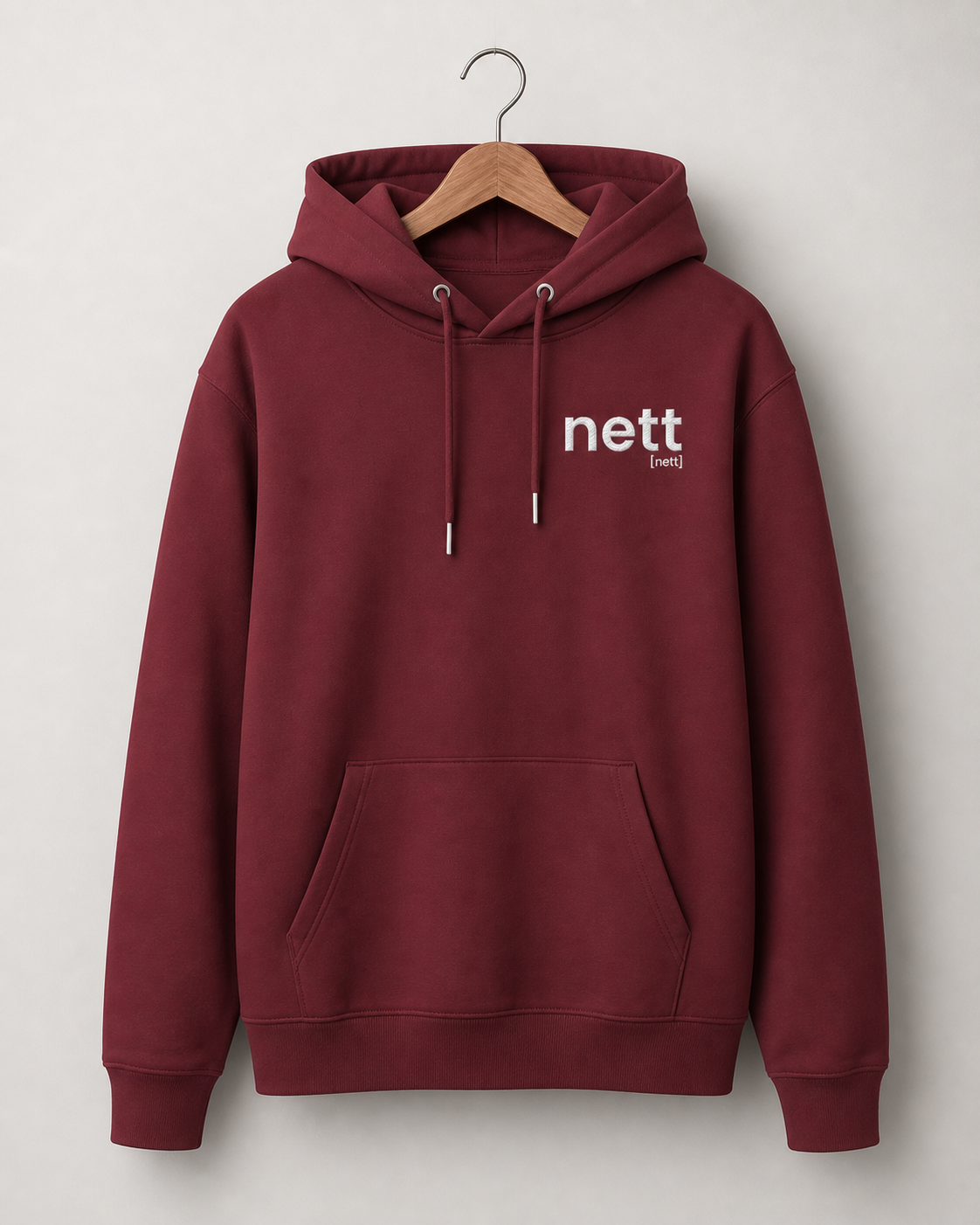 Bordeauxroter Bio Hoodie nett von JoisPulse mit gesticktem Statement, flach liegend