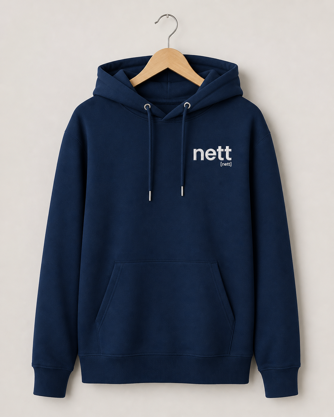 Dunkelblauer Bio Hoodie nett von JoisPulse mit gesticktem Statement, flach liegend
