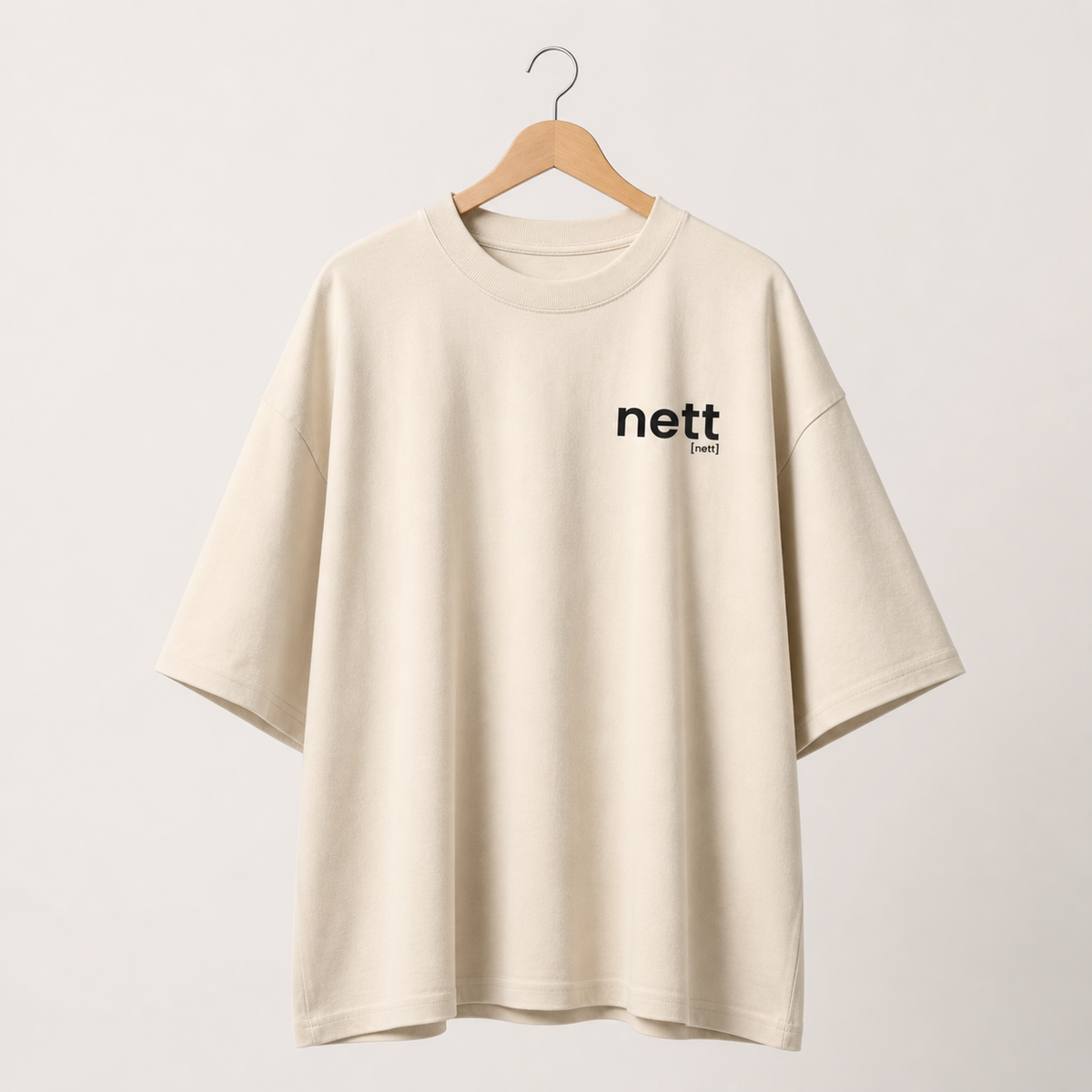 Cremefarbenes Oversized T-Shirt nett von JoisPulse, flach liegend fotografiert