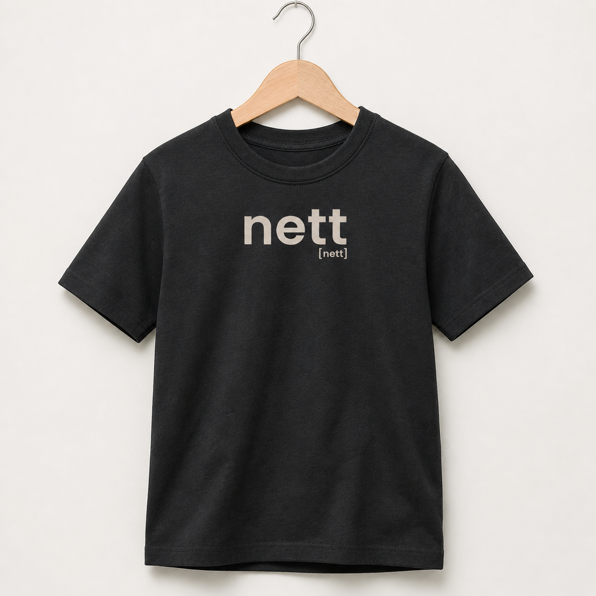 Schwarzes Kinder T-Shirt nett von JoisPulse, flach liegend fotografiert