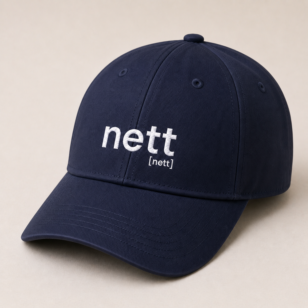 Dunkelblaues Bio Basecap nett von JoisPulse mit gesticktem Statement