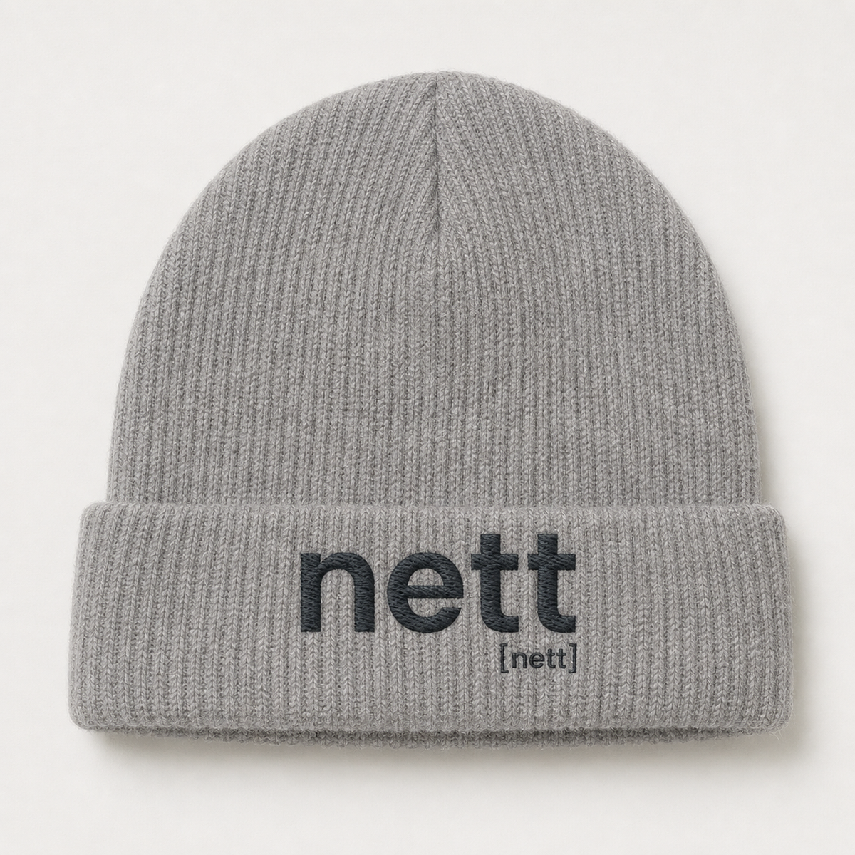 Graue Fisherman Beanie nett von JoisPulse mit gesticktem Statement