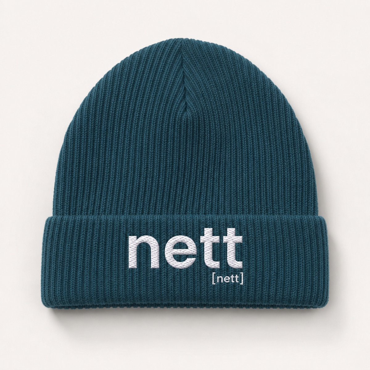 Petrolfarbene Fisherman Beanie nett von JoisPulse mit gesticktem Statement